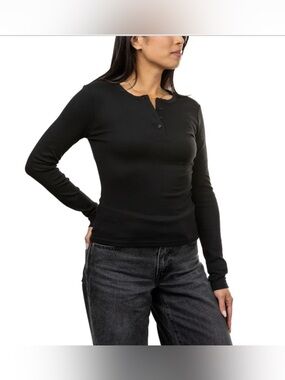 ✨ NWT CK Long Sleeve Knit Henley Tee ✨